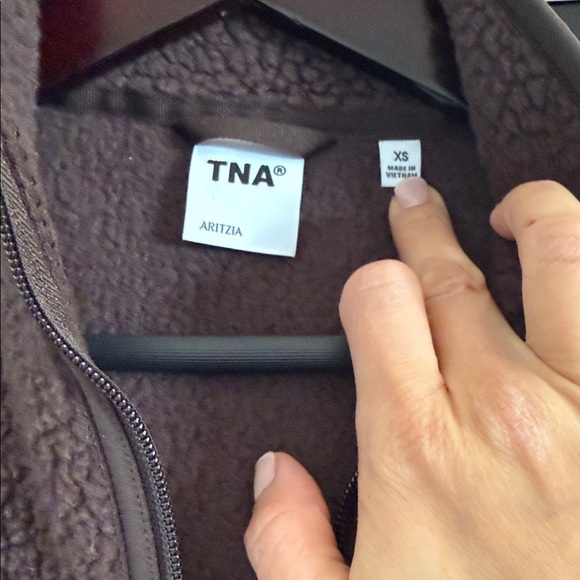 Aritzia Dark Brown Sherpa Fleece Vest - Full Zip - Picture 5 of 5